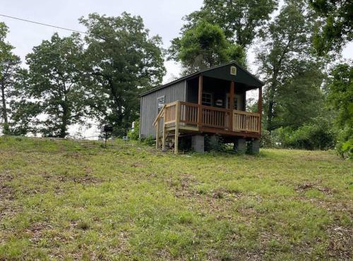 Camping Cabin with private Bathroom in Maumee