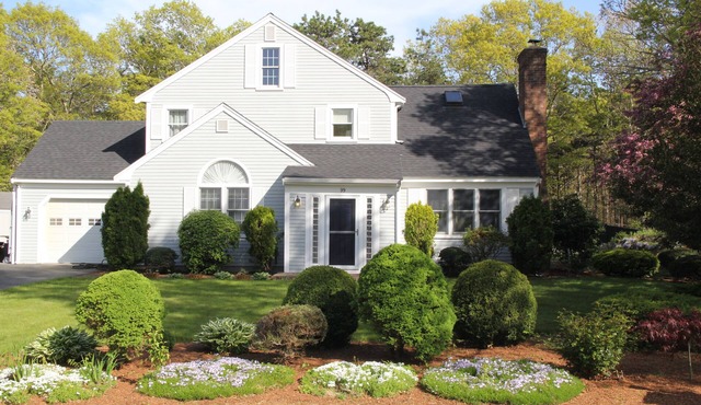 CAPE ESCAPE ! NEW LISTING in Barnstable