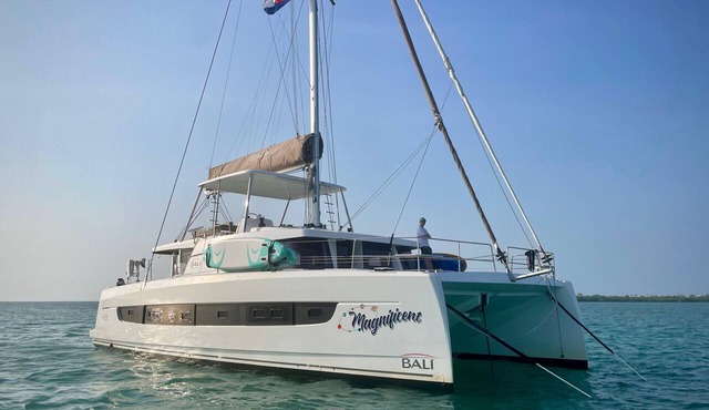 Caribbean Bliss: Sun-soaked Sailing Adventure from Belize to Cayo Ámbar Gris, San Pedro