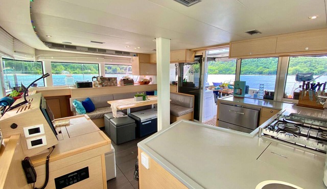Caribbean Bliss: Sun-soaked Sailing Adventure from Belize to Cayo Ámbar Gris, San Pedro