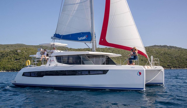Caribbean Bliss: Sun-soaked Sailing Adventure from Placencia, Belize