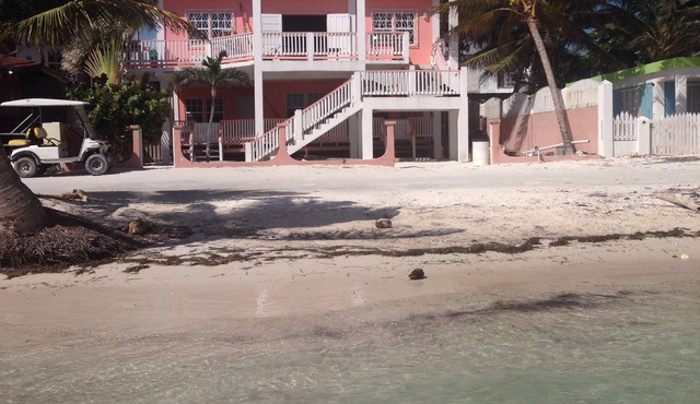 Casa Azriel, Beach Front 1 bedroom with great location!