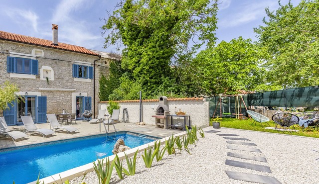 Casa Leona Istriana, stylishly renovated stone house with historical charm in Svetvincenat