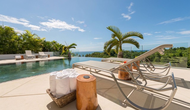 Casa Phil, Breathtaking Ocean View Modern, Fully Staffed, Walk to the Beach in Las Terrenas
