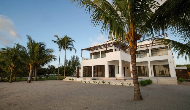 Casa Sur – Oceanfront Villa