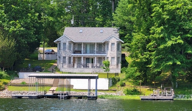 Castle Cove Lakefront Home in Goreville