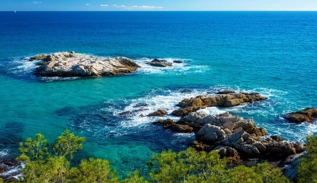 Catalunya Casas: Modern Vacation Paradise 'Villa Ainmi' on the Costa Brava! in Sils