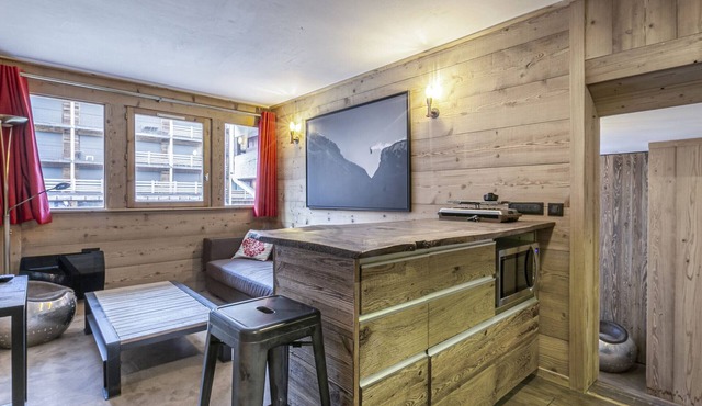 Central Val d'Isère apartment, ski-in ski-out, 2 bedrooms, Wifi in Val-d'Isère