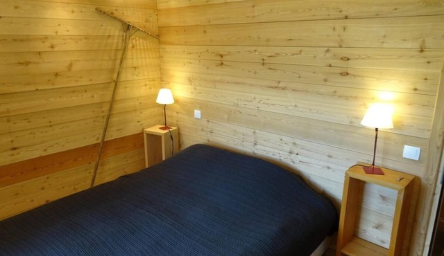 Chalet, 200m from ski slopes, balcony, fireplace or stove, tv, 120m², Peisey-Vallandry in Peisey-Nancroix