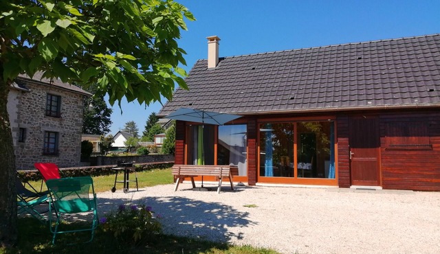 Chalet 'Mon Petit Coin De Paradis' with Private Terrace and Private Garden in Darazac