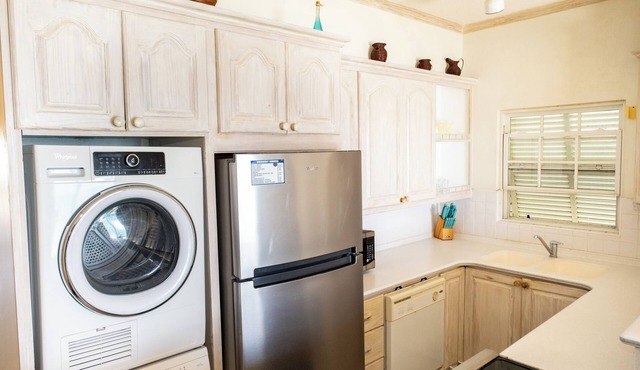 Charming 2-bedroom condo, with WiFi, AC & uninterrupted sea views in Bridgetown in Bridgetown