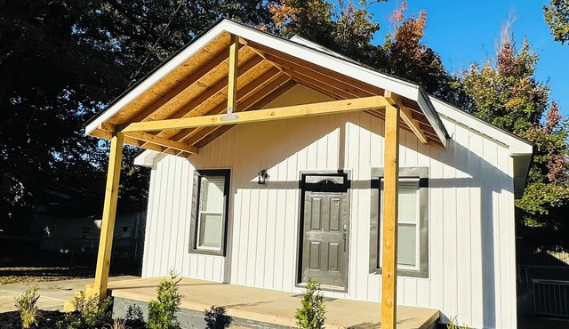 Charming 2-bedroom house with AC and WiFi in Union City in Union City