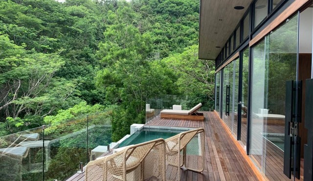 Charming 2Bedroom villa with Pool in Nusa Tenggara Bar.
