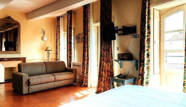 Charming air-conditioned apartment, historic center of Pézenas, pets welcome in Pézenas