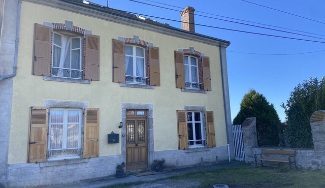 Charming country house, quiet but not isolated in Mailhac-sur-Benaize