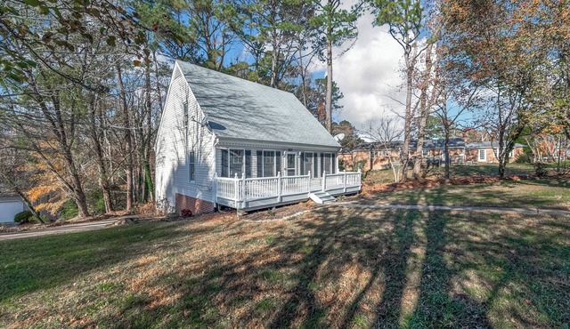 Charming Colonial Williamsburg Cottage Home w/add'l storage, Pet Friendly! in Williamsburg