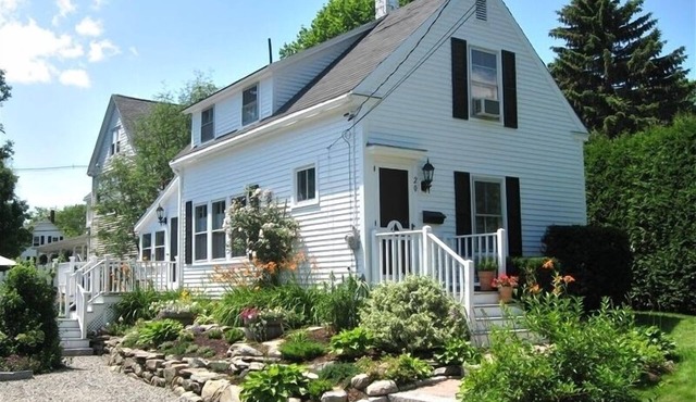 Charming Cottage a Stroll to Camden Harbor-New September dates available! in Camden
