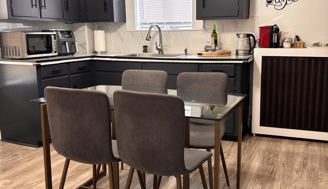 Charming & Cozy Stay Just Minutes from Boston in Woburn