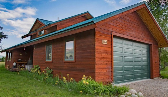 Charming Deluxe Mountain Cabin. Ski/Summer Adventures! 7 mi. to Grand Targhee! in Driggs