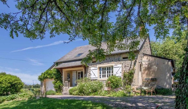 Charming Former Farmhouse with Panoramic View, Garden, and South-Facing Terrace in Onlay
