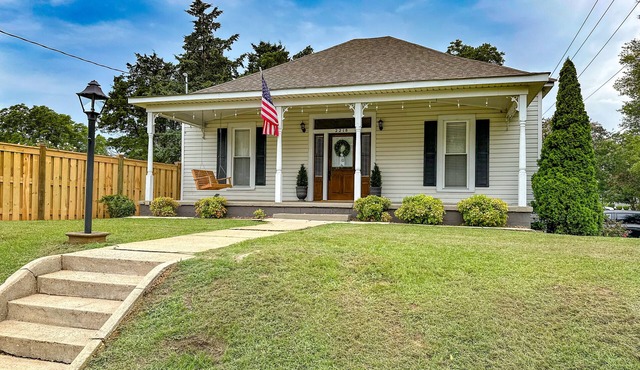 Charming Retreat just 3 miles from the University Of Alabama in Northport