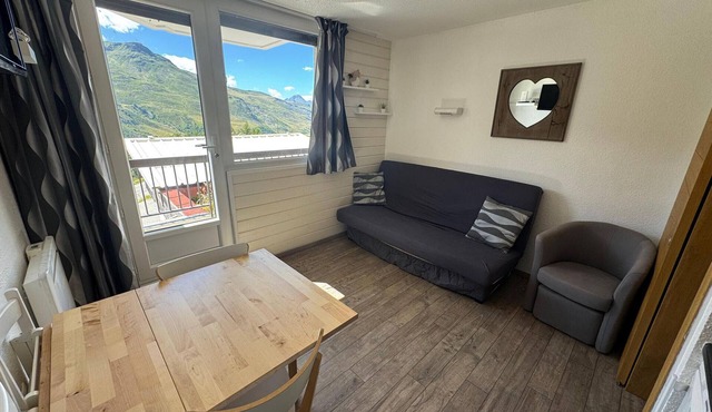 Charming Studio for 3 with Balcony, 200m from Slopes in Les Menuires in Les Menuires
