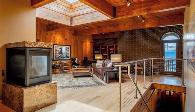 Clearwater Penthouse- Couples Retreat with gas fireplace, balcony, spa like bathroom in Cody