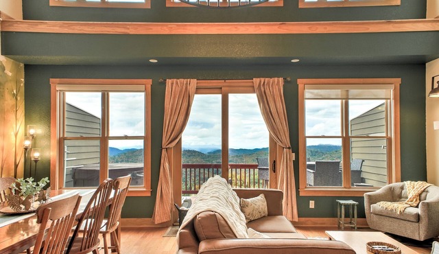 Cloud Dancer | Mars Hill Mountain Home Near Hatley Pointe Ski Resort in Mars Hill