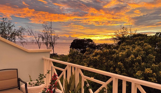 Coastal Serenity - Rooftop Terrace, 1 minute to ocean in Oistins