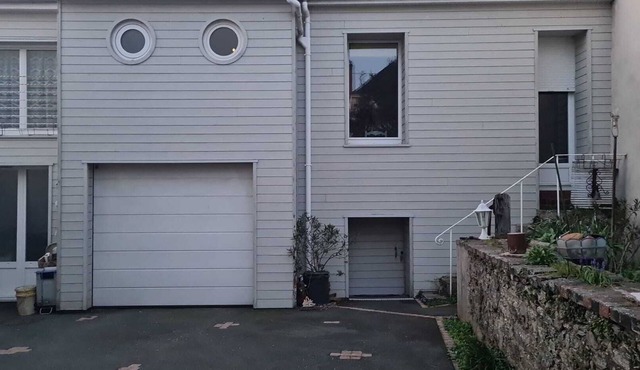 Comfortable apartment in private property overlooking flower garden in Lys-Haut-Layon