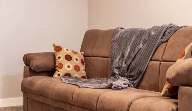 Cove On A Hill - Entire (2Bdrm & Full Bath) Basement Suite in Calgary
