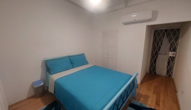 Cozy 1 bed room not far from Accra Beach in Bridgetown