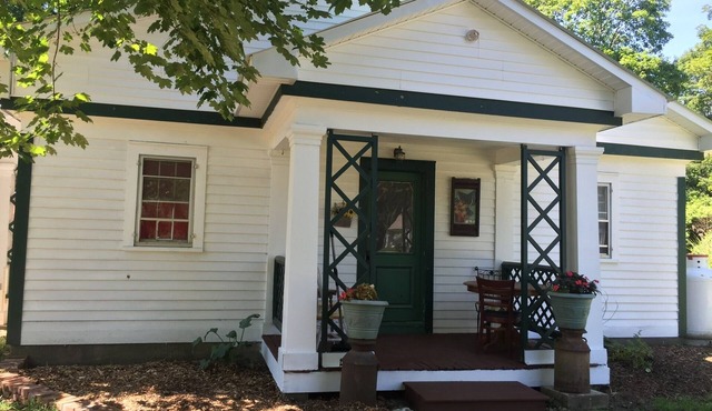 Cozy 1 Bedroom farm stay cottage in North bennington