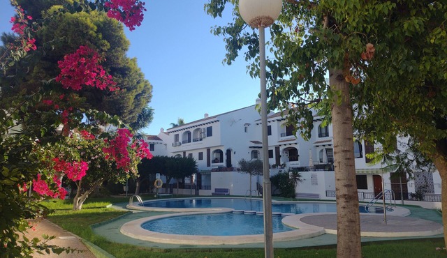 Cozy 2 bedroom apartment in a gated community with 2 pools close to the beach in VC