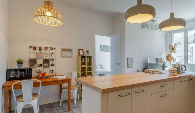 Cozy apartment in Barcelona city center. Very safe neighborhood, close to public transport and main points of interest.This 45 sqm apartment is located in one of Barcelona's nicest areas: Gracia neighborhood and Eixample. Here you can have a good rest an in BARCELONA