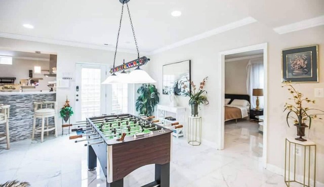 Cozy Lower-Level Retreat 3 Rooms + Pool Table in Silver Spring
