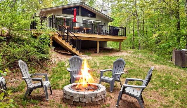 Cozy, Pet-Friendly Escape Near Lake & Mountains in Gilford