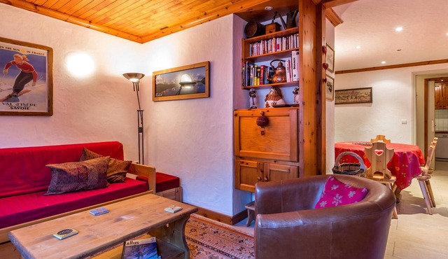 Cozy, Well-Equipped Apartment Near the Slopes & Aquasport Centre in Val d'Isère in Val-d'Isère