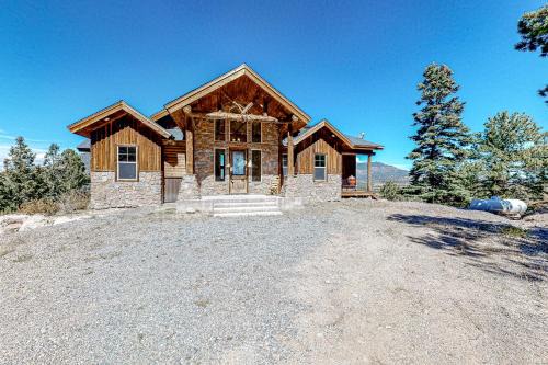 Cutbow Lodge in South Fork