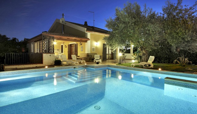 Delightful Villa surrounded by Mediterranean nature with private pool in marina di Ragusa