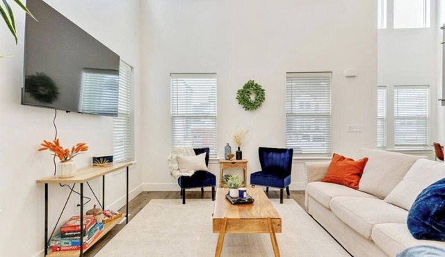 Eagle Mountain 3BR - Work Space - Pet-Friendly in Eagle Mountain