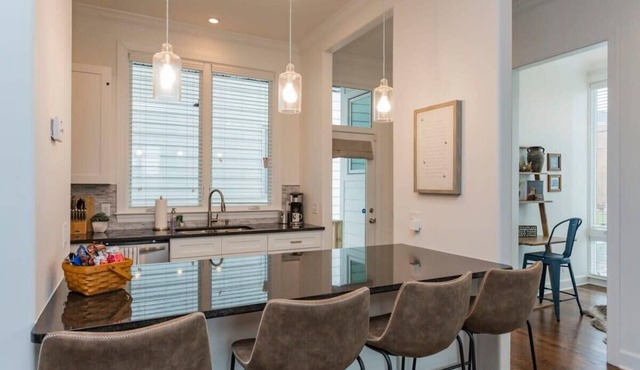 East Nash Stay Near Hotspots in Nashville