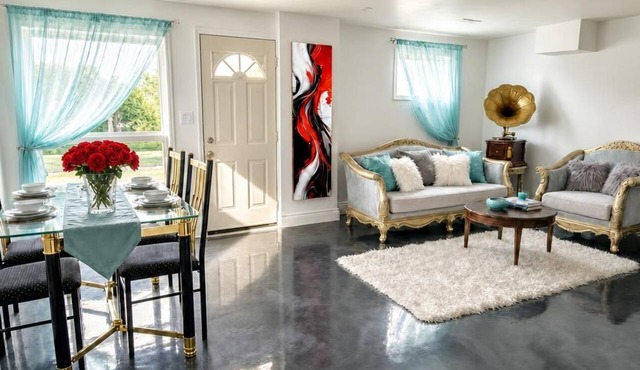 Emerald &Ruby Elegant Luxury 2BR in Barrie