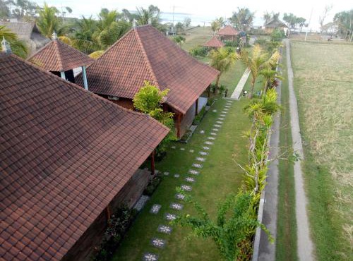 Emir Surfcamp in Pulukan