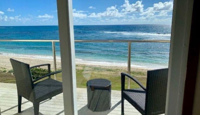 EXCEPTIONAL APARTMENT FACING THE SEA in Saint-Martin