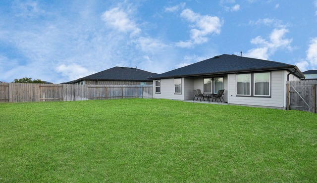 Exquisite 3 bedroom house located in a very quiet area of Katy . in Katy