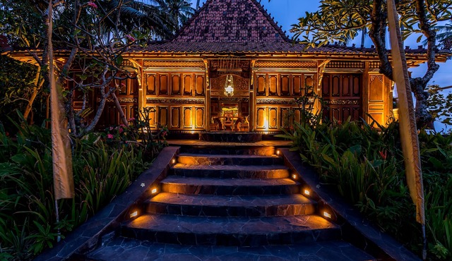 Exquisite beachfront joglo in lush coconut grove in Jasri
