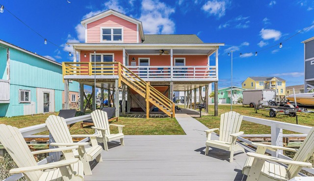 Fall Specials! Canalside Retreat, Just a 2 min walk to Beach+Beach Essentials in Holden Beach