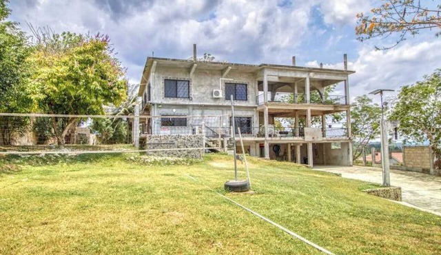 Family Estate with High-Speed WiFi, Private Pool, Basketball, Office, & Patio