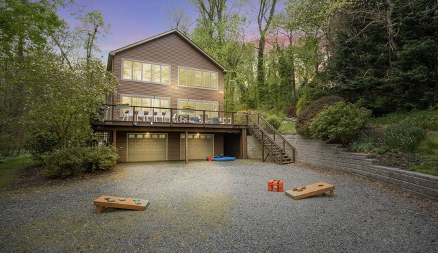 Family Luxury: 5BR, Beach, Kayaks, GameRm, Arcade, MovieRm, PingPong, Fire Pit in Saint Leonard